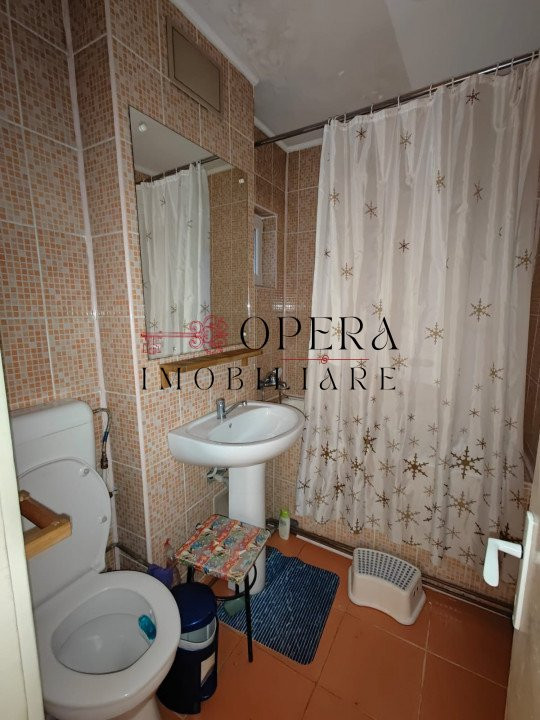 Apartament 4 camere, model semidecomandat, de vanzare, zona Podu Ros