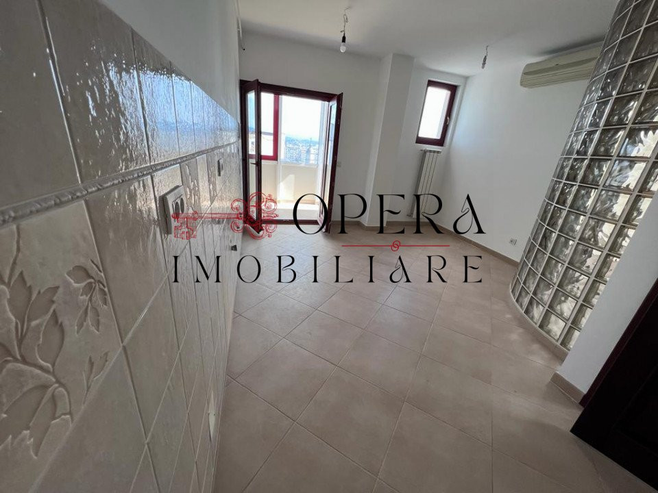 Apartament 3 camere, decomandat, zona Targu Cucu