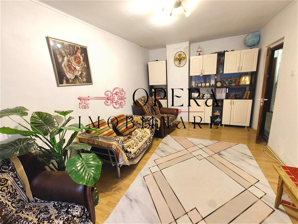 Apartament 4 camere, decomandat, de vanzare, zona Canta