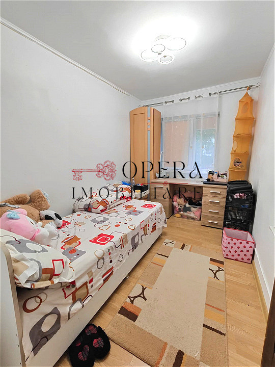 Apartament 4 camere, decomandat, de vanzare, zona Canta