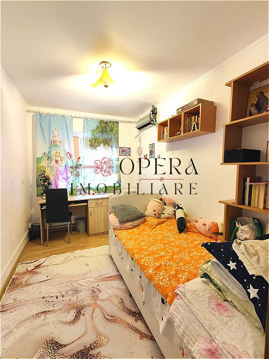 Apartament 4 camere, decomandat, de vanzare, zona Canta