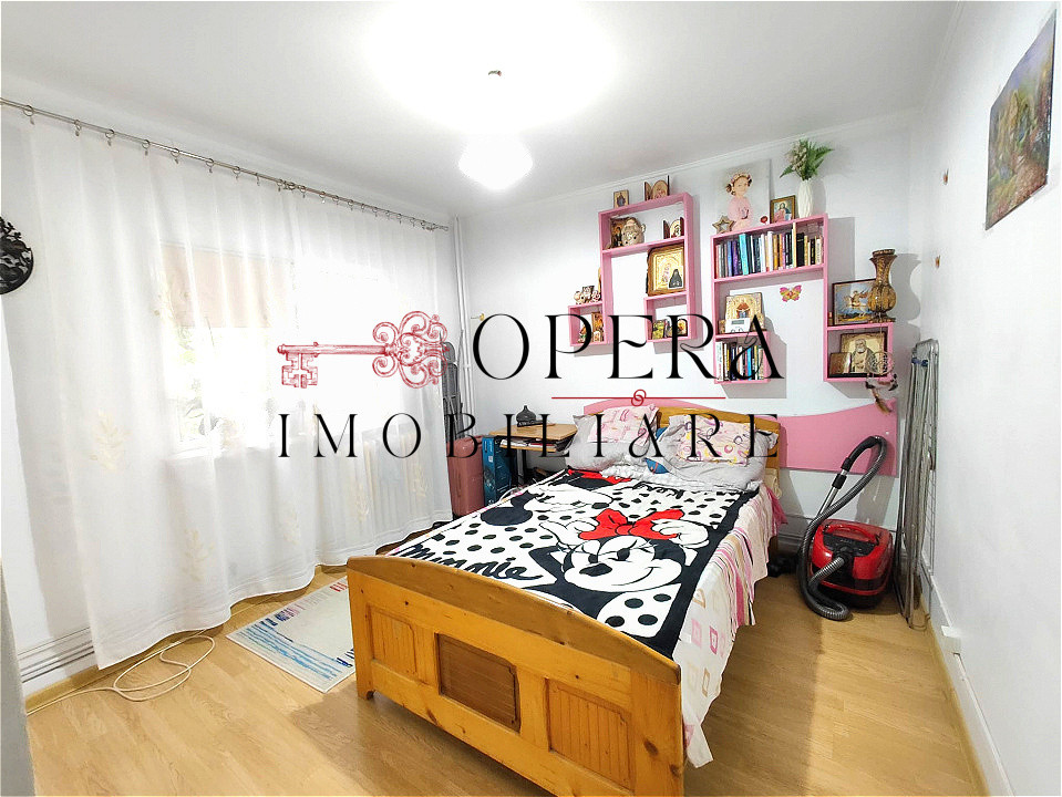 Apartament 4 camere, decomandat, de vanzare, zona Canta