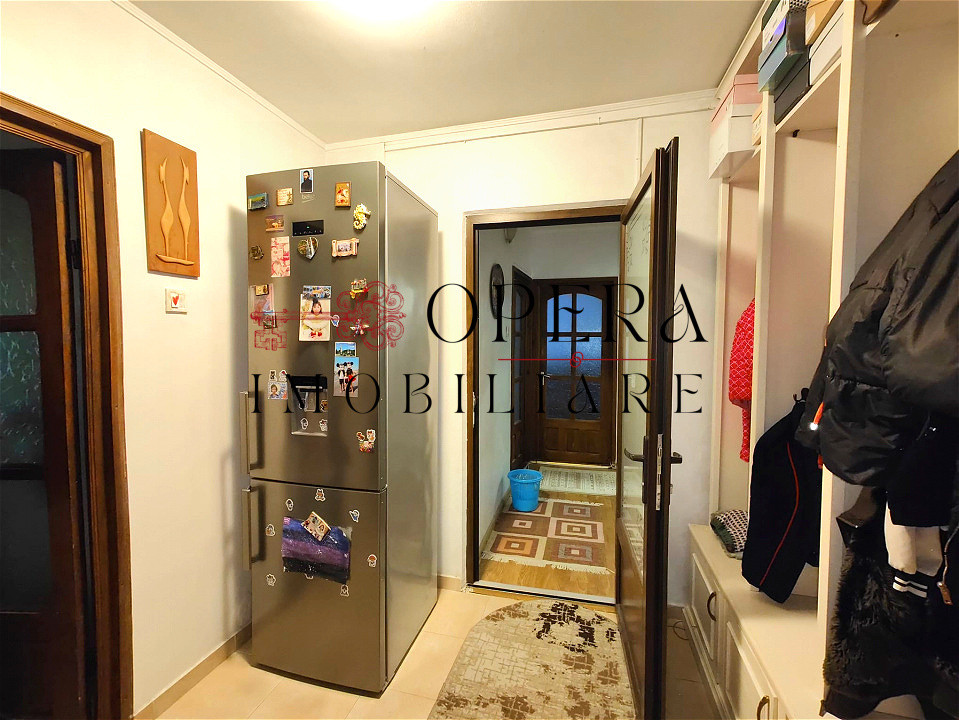 Apartament 4 camere, decomandat, de vanzare, zona Canta