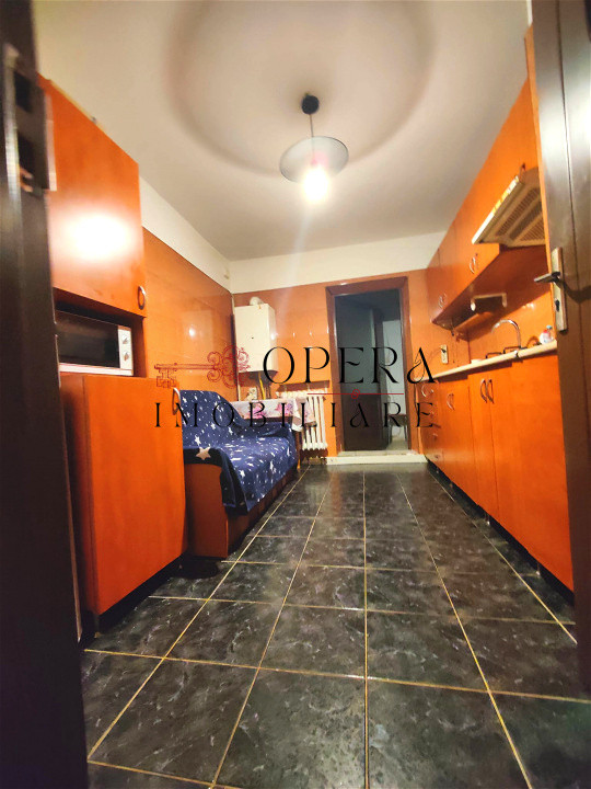 Apartament 3 camere si 2 bai, decomandat, de vanzare, zona Dacia