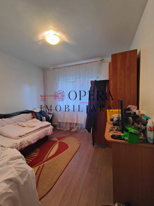 Apartament 4 camere, decomandat, de vanzare, zona Alexandru cel Bun