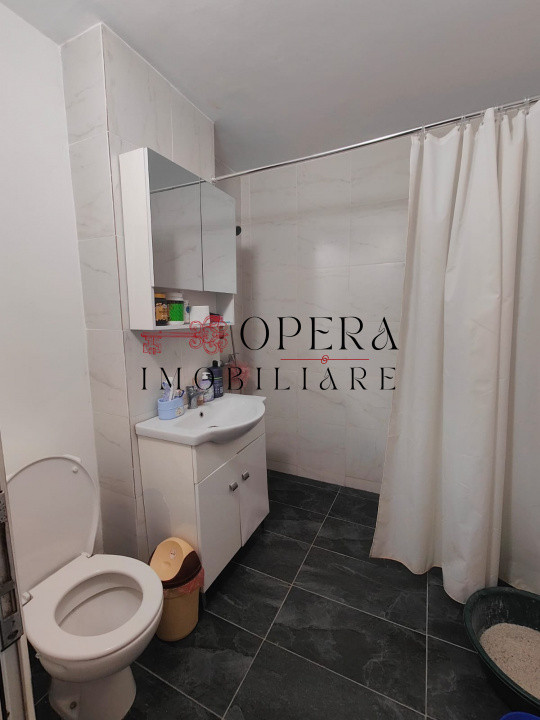 Apartament 4 camere, decomandat, de vanzare, zona Alexandru cel Bun