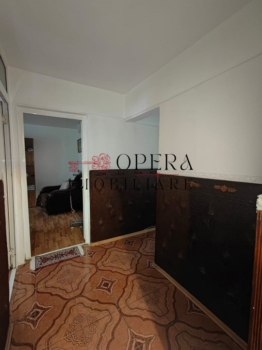 Apartament 4 camere, decomandat, de vanzare, zona Alexandru cel Bun