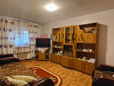 Apartament 4 camere, decomandat, de vanzare, zona Alexandru cel Bun