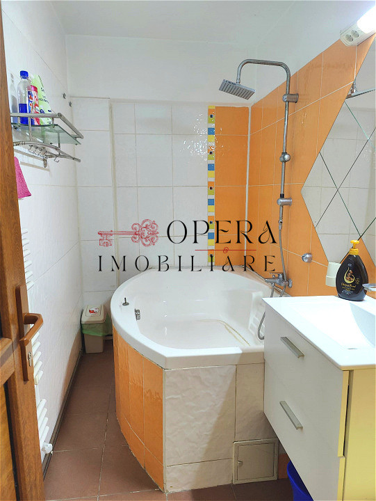 De inchiriat! Apartament 3 camere, decomandat, 2 bai, zona Garii