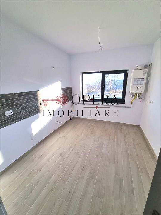 Casa Insiruita, 4 camere, de vanzare, zona Bucium