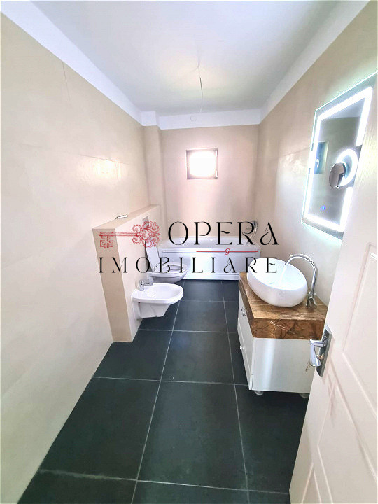 Casa Insiruita, 4 camere, de vanzare, zona Bucium