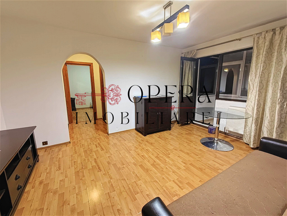 Apartament 2 camere, semidecomandat, de vanzare, zona Podul de Piatra- fara risc