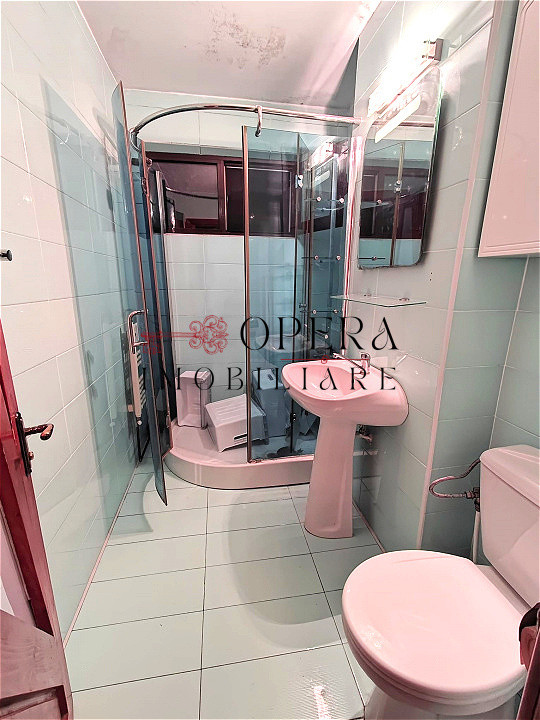 Apartament 2 camere, semidecomandat, de vanzare, zona Podul de Piatra- fara risc