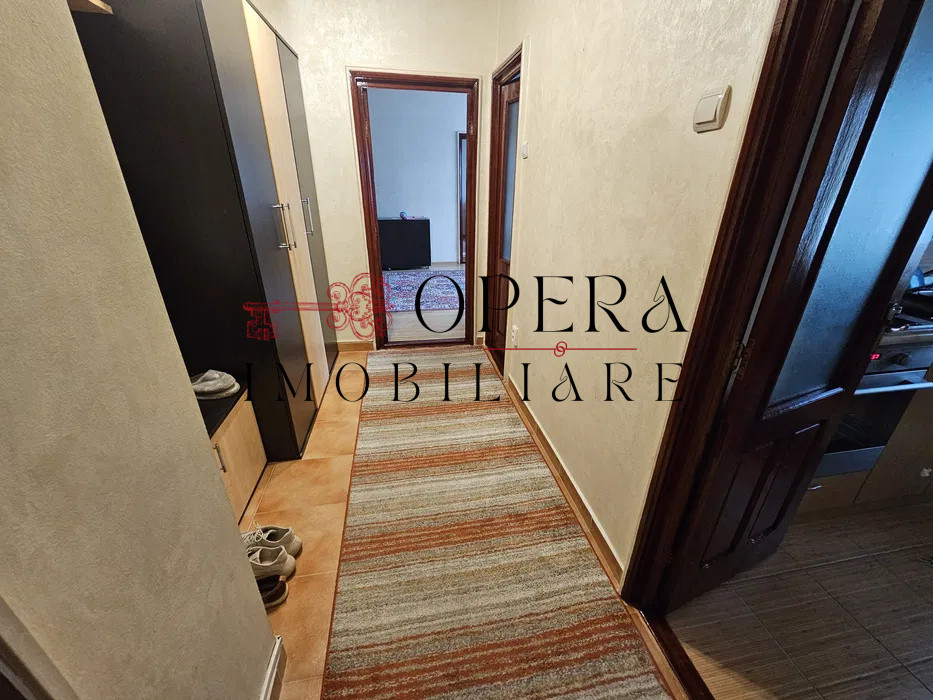 Apartament 2 camere, semidecomandat, 50 m.p., de vanzare, zona Podu Ros