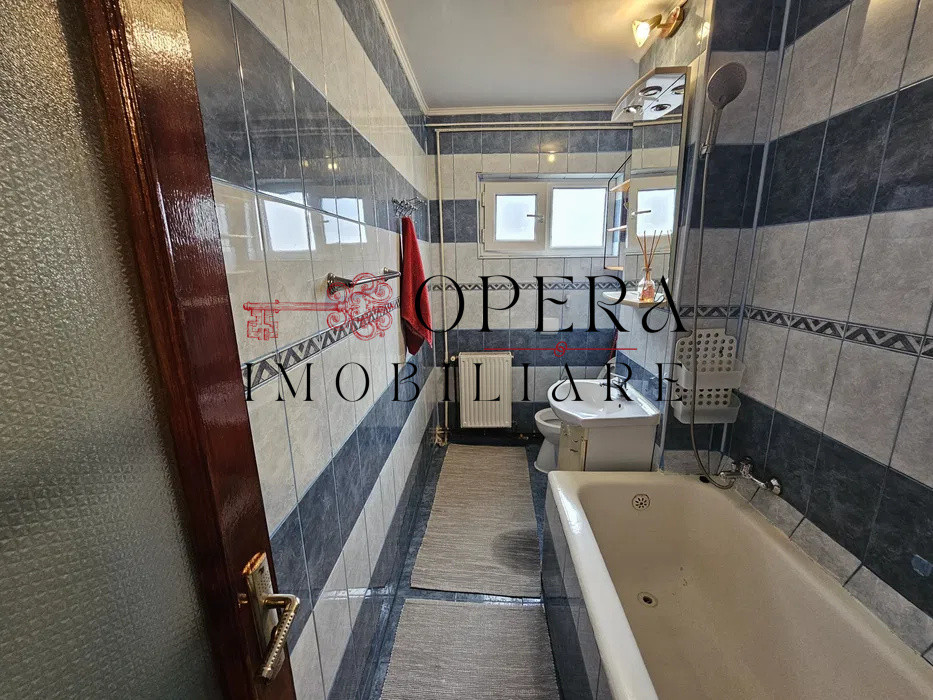 Apartament 2 camere, semidecomandat, 50 m.p., de vanzare, zona Podu Ros
