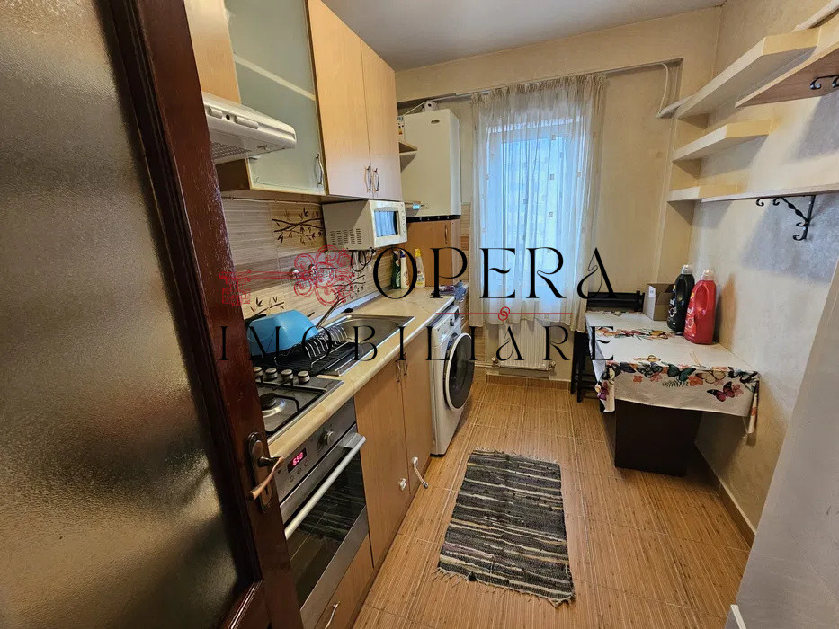 Apartament 2 camere, semidecomandat, 50 m.p., de vanzare, zona Podu Ros