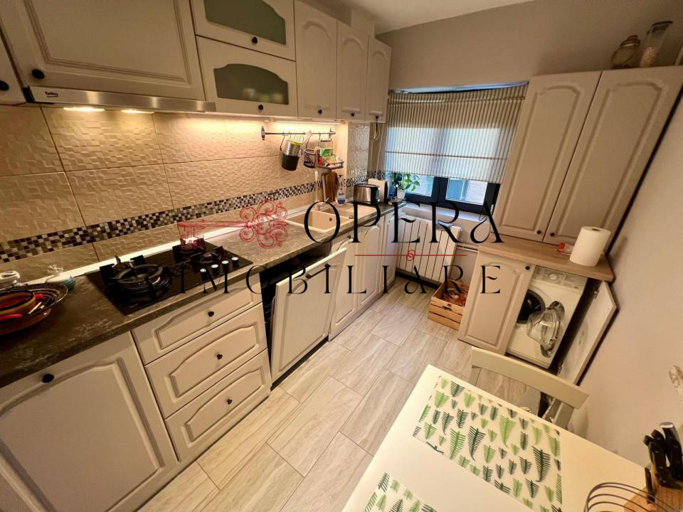 Apartament 3 camere, de inchiriat pentru 2 luni, zona Ultracentrala 