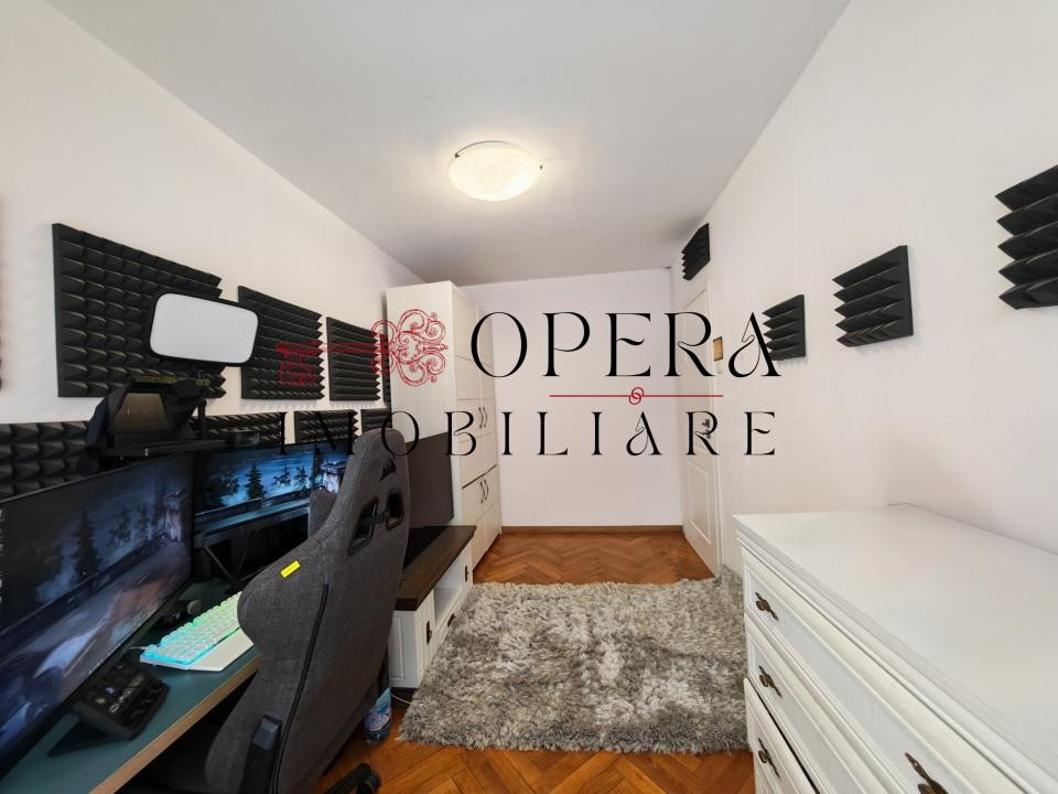Oportunitate! Apartament 3 camere, nedecomandat, zona Podu Ros - de vanzare