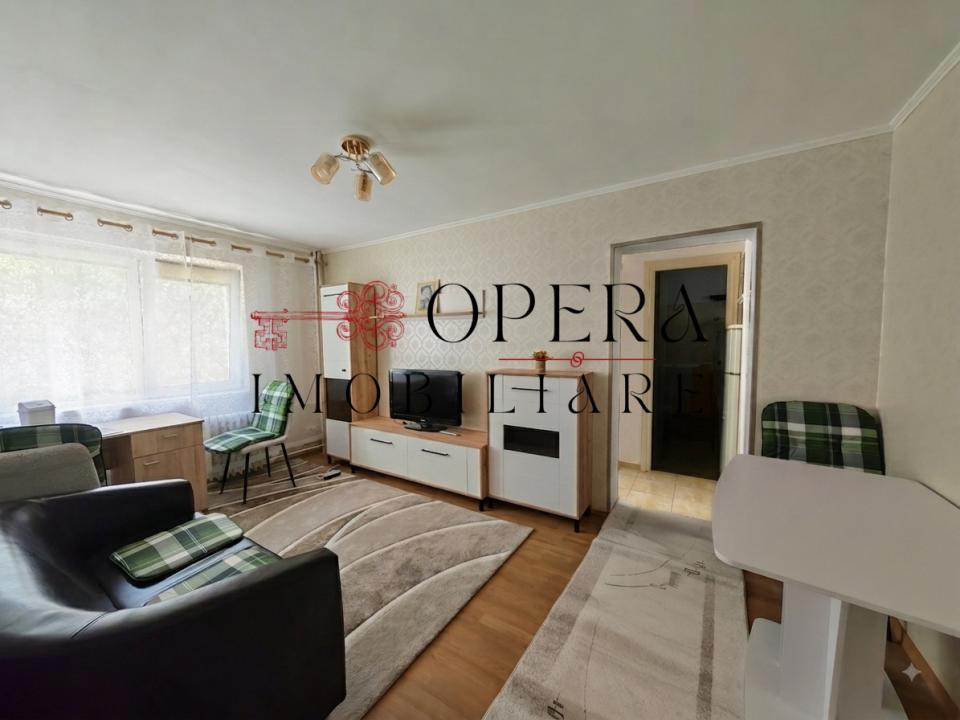 Apartament 2 camere, semidecomandat, de închiriat, zona Podu Roș - Iași