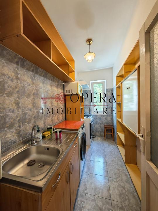 Apartament 2 camere, semidecomandat, de închiriat, zona Podu Roș - Iași