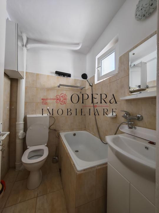 Apartament 2 camere, semidecomandat, de închiriat, zona Podu Roș - Iași